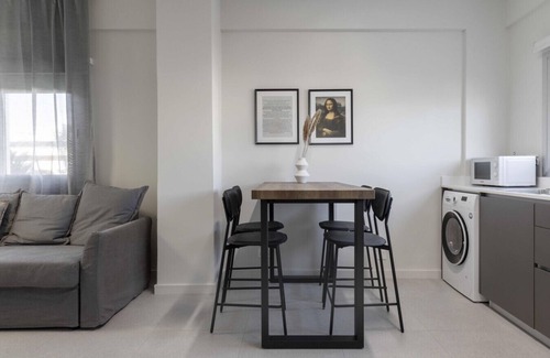 City Centre Apartamento | Phaedrus Living: Mini Art House Da Vinci