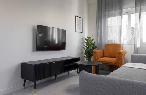 City Centre Apartamento | Phaedrus Living: Mini Art House Da Vinci