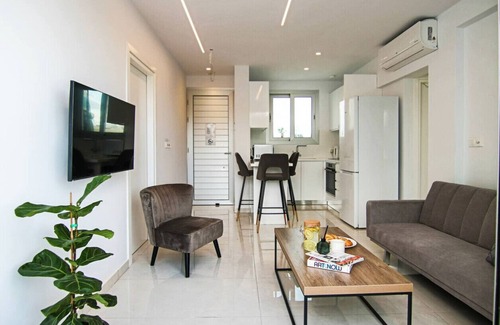Paphos Apartamento | Phaedrus Living Seaside Executive Flat Harbour 208