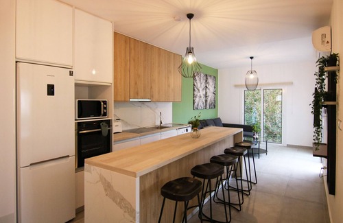 Paphos Apartamento | Phaedrus Living: Seaside Modern Flat Limnaria 123