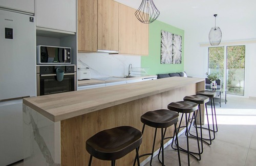 Paphos Apartamento | Phaedrus Living: Seaside Modern Flat Limnaria 123