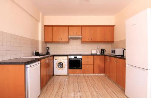 Universal Apartamento | Phaedrus Living: Universal City Flat Alina