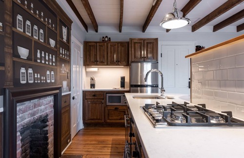 Belmont Apartamento | Pharmacy Apartment| Lux 30 + Rental in Dtwn Belmont