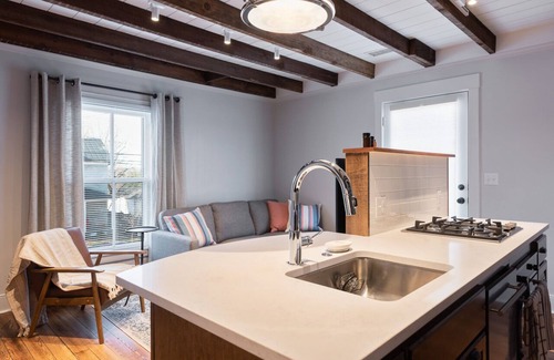 Belmont Apartamento | Pharmacy Apartment| Lux 30 + Rental in Dtwn Belmont