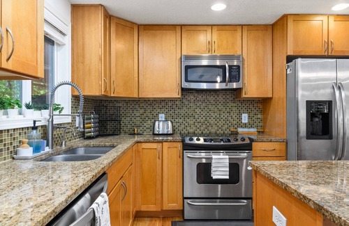Lake Oswego Casa | Great Deals on Summer Stays!