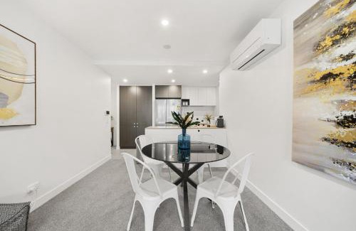 Phillip Apartamento | Phillip 2-Bed: Chic Interiors Amazing Amenities