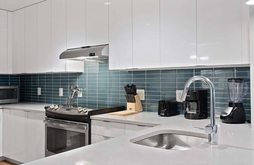Center City West Apartamento | Philly 1BR w/ Deck | nr Rittenhouse Square & Schuylkill Banks