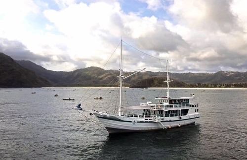 Labuan Bajo Alquiler De Eote | Phinisi Fortune Komodo Journey 10 Pax