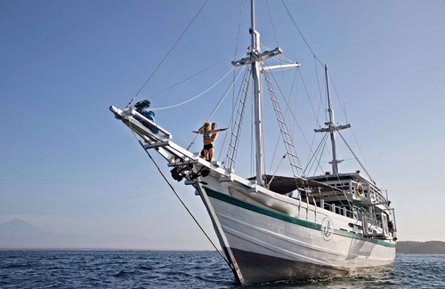 Labuan Bajo Alquiler De Eote | Phinisi Fortune Komodo Journey 5 Pax