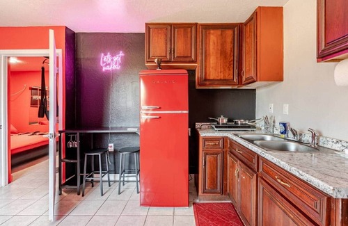 Maryvale Casa | Phoenix Adult-Only Kink Guesthouse, RedRoomforAdults