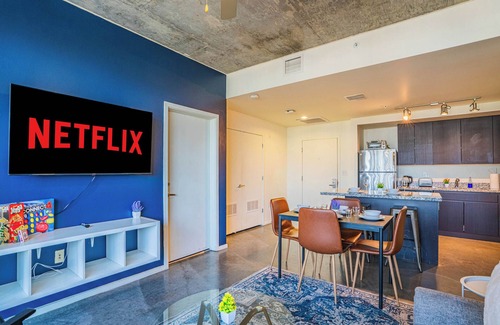 Evans Churchill Apartamento | Roosevelt District with Gym+Pool+Parking+W/D!