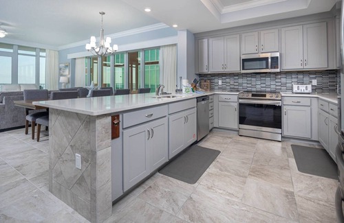Orange Beach Condominio | Phoenix Gulf Towers 805 4 Bedroom Condo by RedAwning