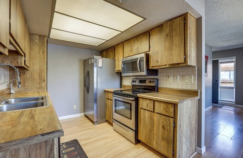 Maryvale Condominio | Phoenix Home w/ Pool Access, 8 Mi to Downtown