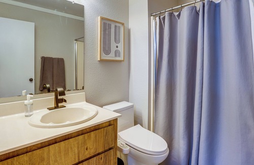 Maryvale Condominio | Phoenix Home w/ Pool Access, 8 Mi to Downtown