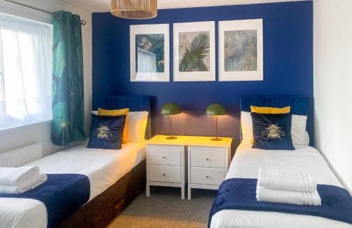 Luton Casa | Phoenix House - 2 Double Bedroom House - Business and Corporate Travellers