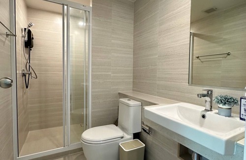 Phuket Condominio | PHUKET - New! PHYLL Condo , 2 BR Max 3 pax, Kitchen, TV65", 41 sqm, Pool View