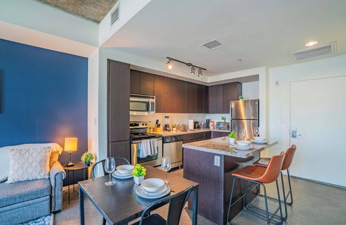 Evans Churchill Apartamento | Phoenix DT 1BD Apartment Walkable with Gym Pool Parking