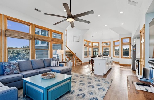 Pine Island Casa | PI-4 "Don't Blink" Saturday-Saturday Private pool! Hot tub! Minutes to the beach!