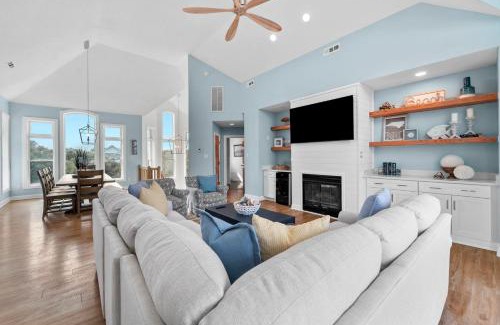 Pine Island Casa | PI60, Pine Island Perfection- Oceanside, 6 BRs, Private Pool, Dogs Welcome