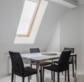 Poznan City Center Apartamento | Piaskowa Sunny Roof Studio by BookingHost