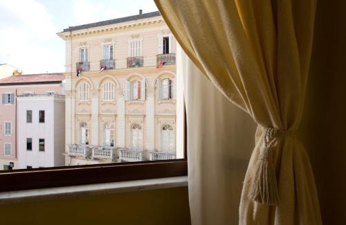 Santa Caterina Casa | Piazza Azuni 18 Guest House