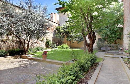 Sant' Ambrogio Apartamento | Piazza Dei Ciompi With Private Garden