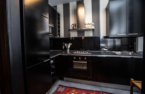 San Ferdinando Apartamento | Piazza Plebiscito Encantador apartamento elegantemente amueblado para 8 personas.
