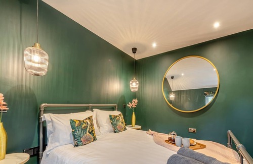 Llanybri Cabaña | Picked for its superb standard and close the coastal village of Llansteffan.