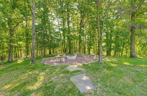 Potts Grove Casa | Pickleball Court and Fire Pit Milton Cabin!