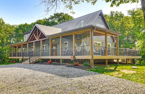 Potts Grove Casa | Pickleball Court and Fire Pit Milton Cabin!