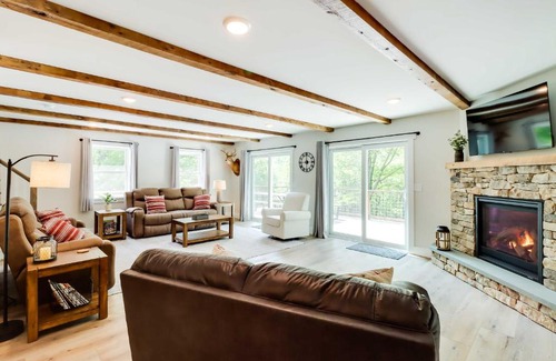 Potts Grove Casa | Pickleball Court and Fire Pit Milton Cabin!