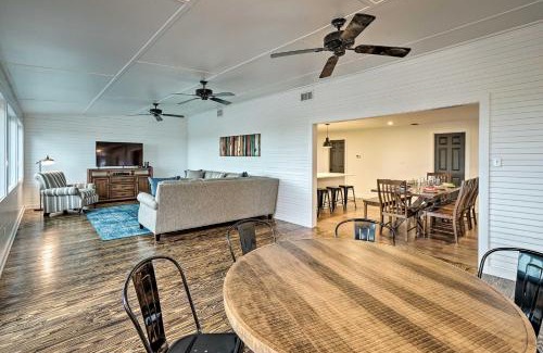 Schulenburg Casa | Pickleball Court and Pool Schulenburg Farmhouse