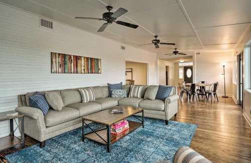 Schulenburg Casa | Pickleball Court and Pool Schulenburg Farmhouse