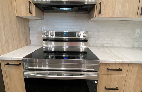 Concan Casa | Pickleball Court! New 2025 Luxury Beauty, Mtn. Views, Only 2 minutes to Frio!