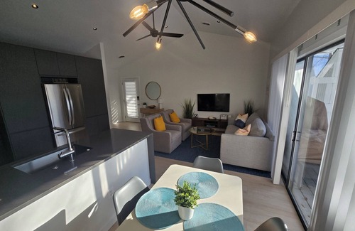 Bethany Beach Condominio | Pickleball Dream - All New, Modern Condo in Sea Colony. 10mins walk to the beach