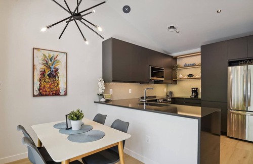 Bethany Beach Condominio | Pickleball Dream - All New, Modern Condo in Sea Colony. 10mins walk to the beach