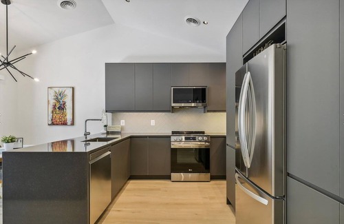 Bethany Beach Condominio | Pickleball Dream - All New, Modern Condo in Sea Colony. 10mins walk to the beach
