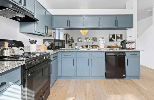 North Las Vegas Casa | Pickleball Paradise: 6BR Home w/Pool+GameRoom Fun!