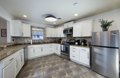 Castle Hills Casa | Sleeps 16 Private Pool Sport Court Hot Tub Arcade
