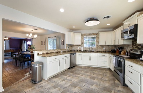 Castle Hills Casa | Sleeps 16 Private Pool Sport Court Hot Tub Arcade
