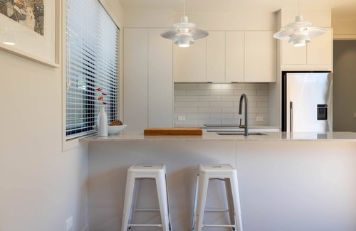 Surfdale Casa | PICNIC BAY POOL HOUSE - Coast & Country