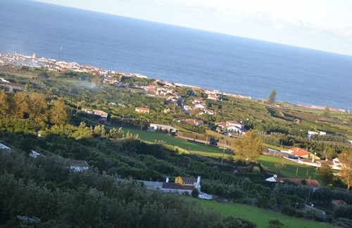 Ribeira Grande Villa | Pico Cavaco - una casa en las vistas de las laderas y las impresionantes