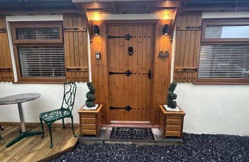 Llanddowror Casa | Picton Cottage Studio - A beautiful newly refurbished annexe with handmade features