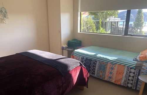Picton Casa | Picton~marina views large 2 storey 5 bedroom short stroll to town and foreshore