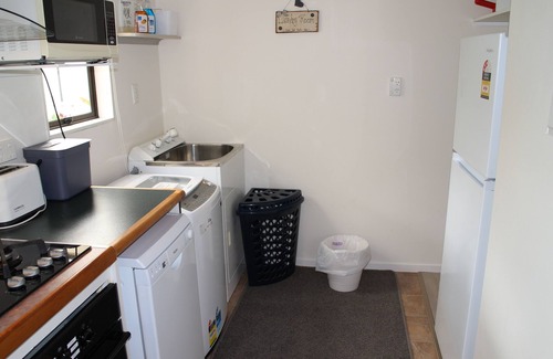 Picton Casa | Pictons Home away from Home: 10 minute walk to the township or ferry terminals.