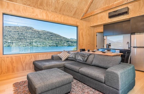Frankton Casa | Picture Perfect - Queenstown Holiday Home
