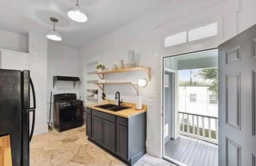 Dixon Park Casa | Picture Perfect Victorian Home - Walk to Forsyth