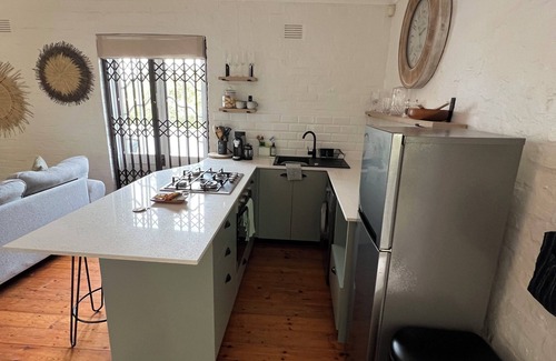 Constantia Cabaña | Charming 2 bed retreat with stunning views across Groot Constantia Wine Valley