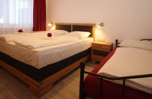Grundau Casa | Pintoresca casa vacacional con terraza en Kirchberg