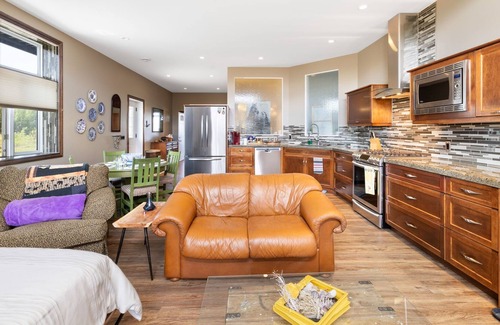 Calgary Casa | Picturesque countryside acreage with Mountain Views